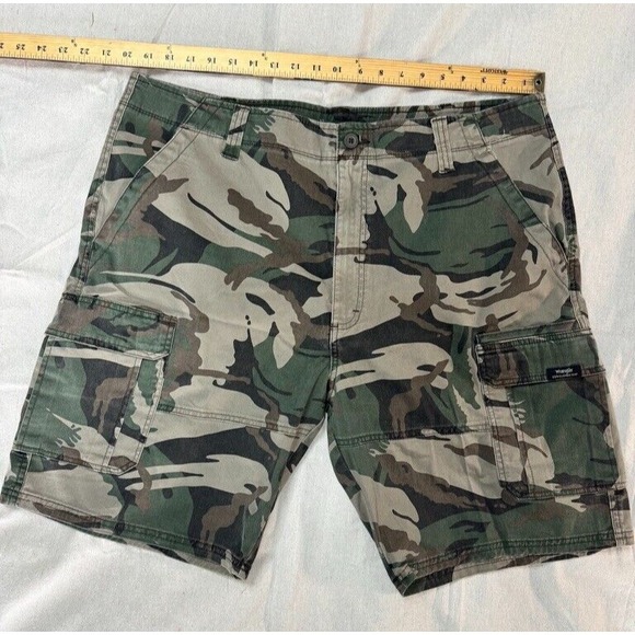 Wrangler Cargo Shorts Mens 40 Relaxed Stretch‎ Camouflage Hunting Outdoor Camo - Picture 1 of 8